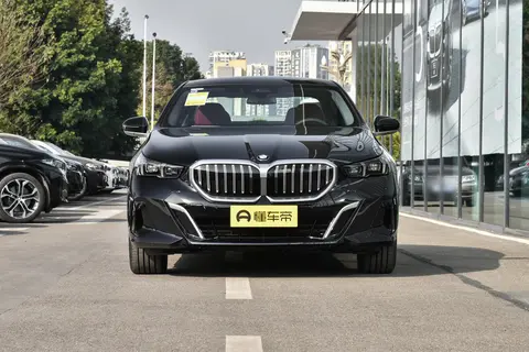 典范2021款自动进取型_为什么全新BMW 5系是中大型豪华轿车的安全典范？_为什么全新BMW 5系是中大型豪华轿车的安全典范？